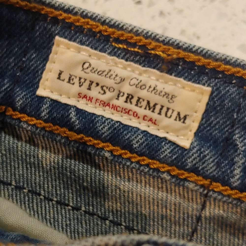 Levi's Premium RIBCAGE STRAIGHT ANKLE JEANS - Picture 4 of 11